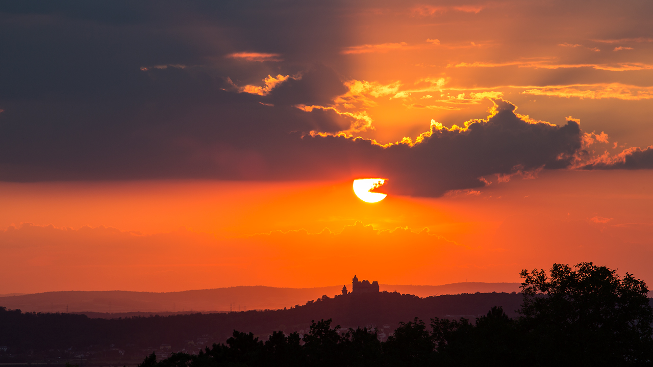 Sonnenuntergang mit Burg Kreuzenstein